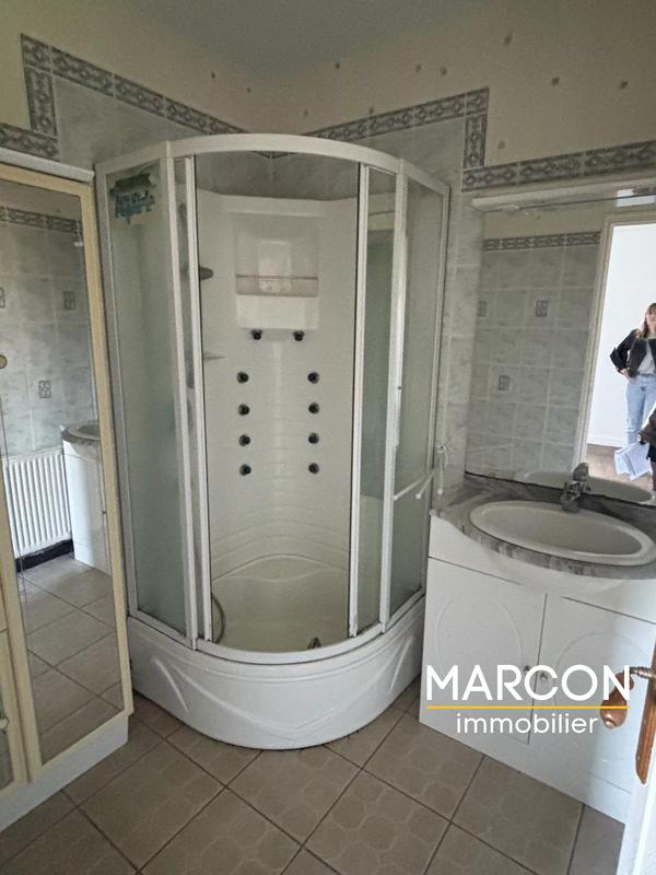 Immeuble - 196 m² - 9 pièces