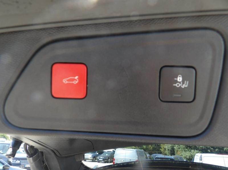 Peugeot 3008 Hybrid 225ch Allure Pack e-Eat8