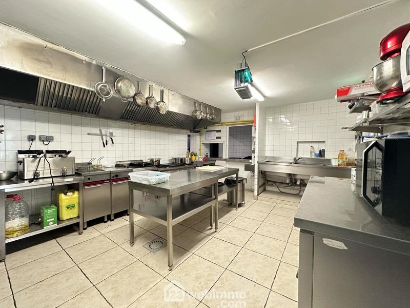 Local commercial - 372 m² - 8 pièces
