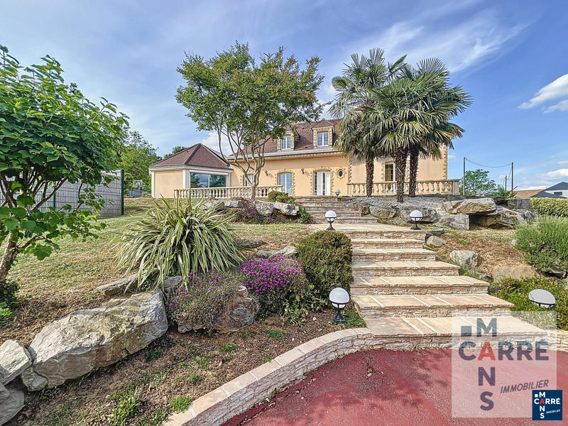 Maison - 237 m² - 8 pièces