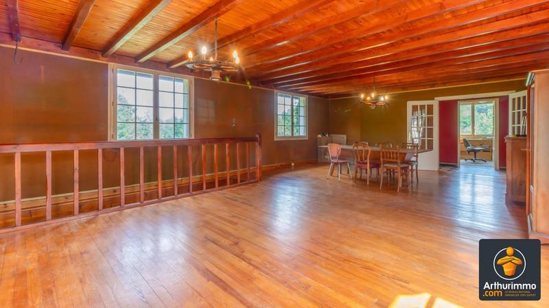 Maison - 240 m² - 8 pièces