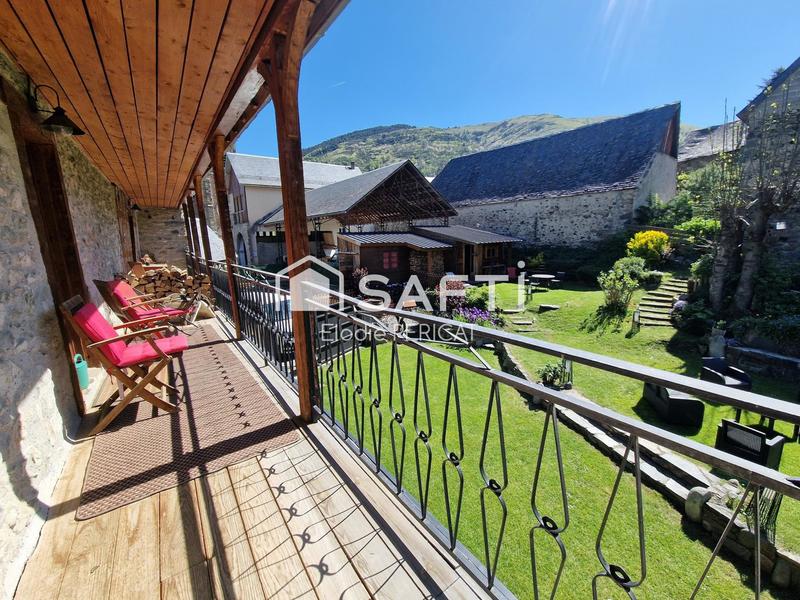 Maison - 280 m² - 9 pièces