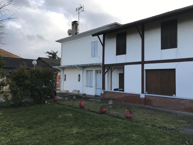 Villa - 334 m² - 12 pièces