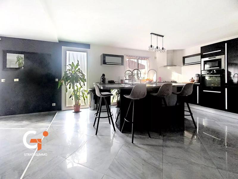 Maison - 143 m² - 6 pièces