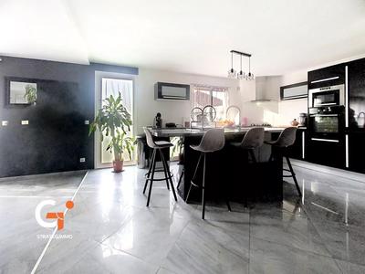 Maison - 143 m² - 6 pièces