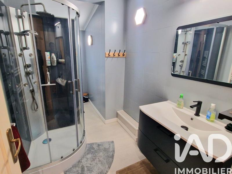 Maison - 230 m² - 8 pièces