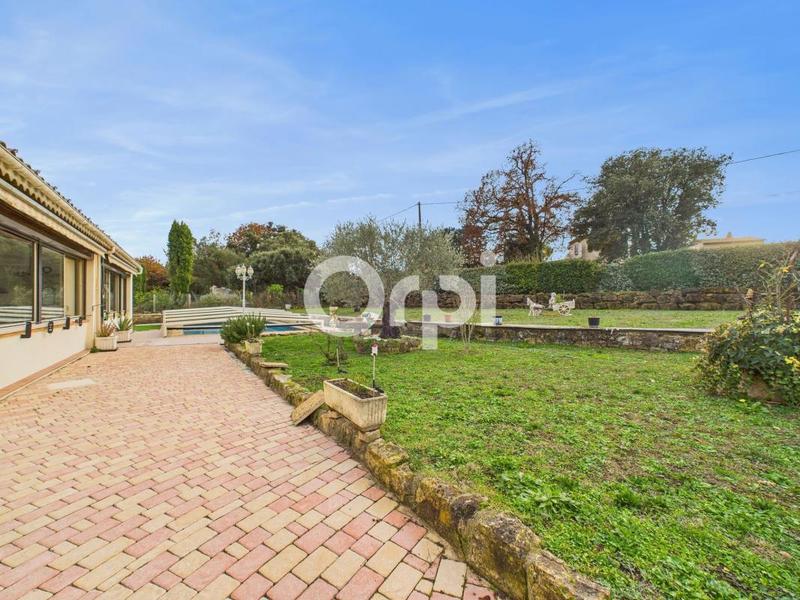 Villa - 285 m² - 9 pièces