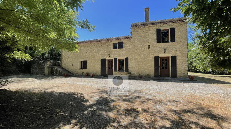 Maison - 451 m² - 11 pièces