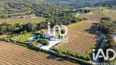 Maison - 250 m² - 6 pièces