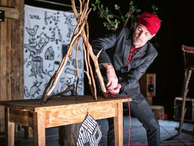 Spectacle - une forêt en bois : construire