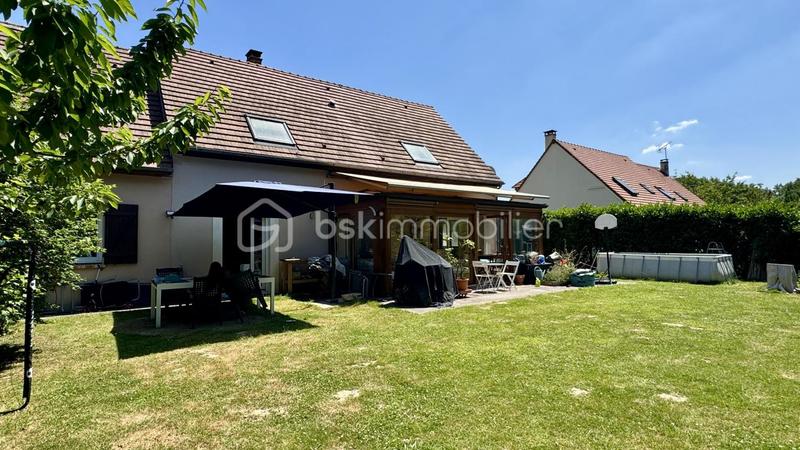 Maison traditionnelle - 223 m² - 8 pièces