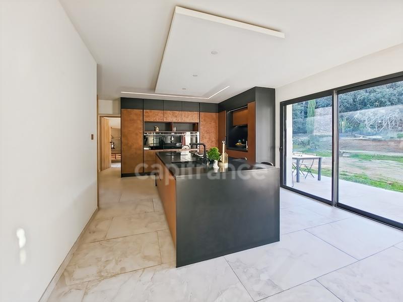 Maison - 225 m² - 7 pièces