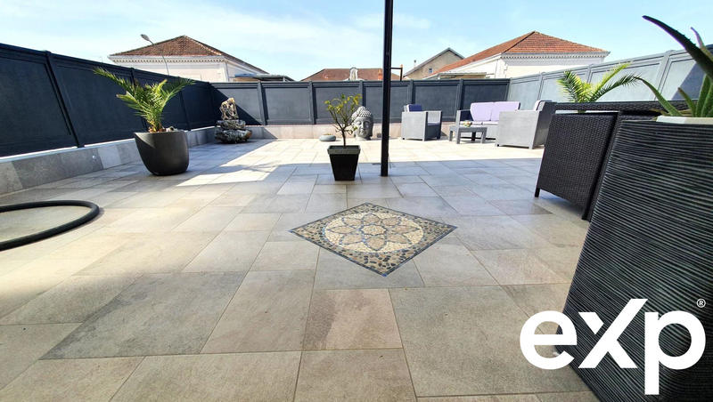 Maison - 224 m² - 7 pièces