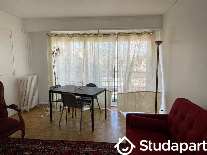 Chambre - 12 m² - 1 pièce