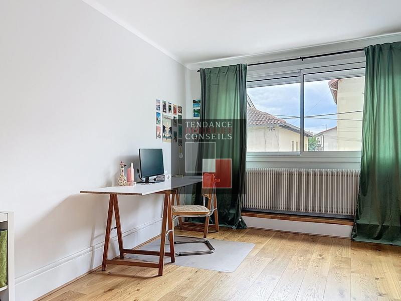 Maison - 300 m² - 13 pièces