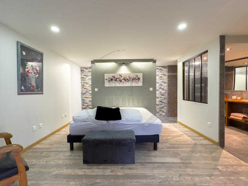 Maison - 366 m² - 23 pièces