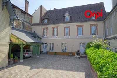 Propriété - 360 m² - 8 pièces