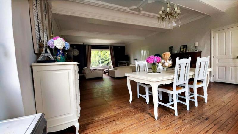 Demeure - 230 m² - 9 pièces