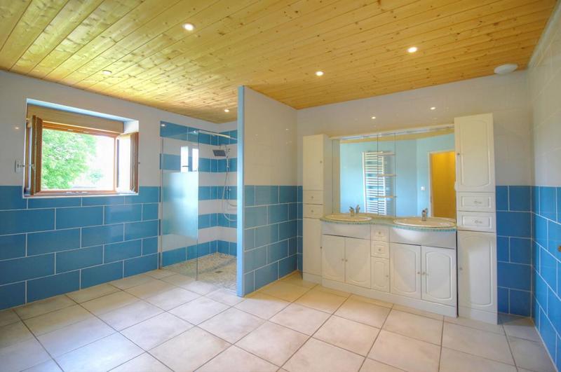 Maison - 232 m² - 7 pièces