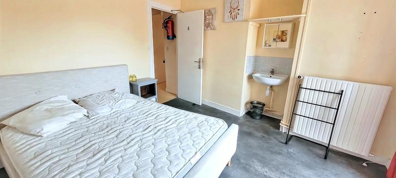 Maison - 230 m² - 14 pièces