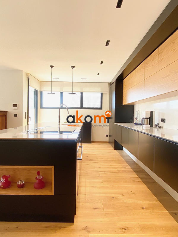 Maison - 202 m² - 6 pièces