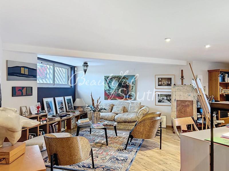 Villa - 354 m² - 6 pièces