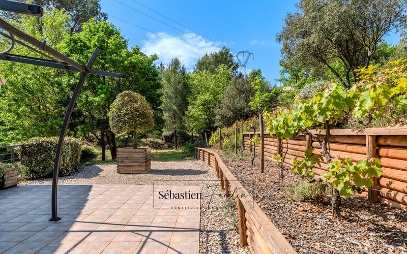 Maison - 262 m² - 8 pièces