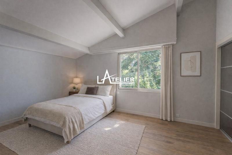 Propriété - 220 m² - 7 pièces