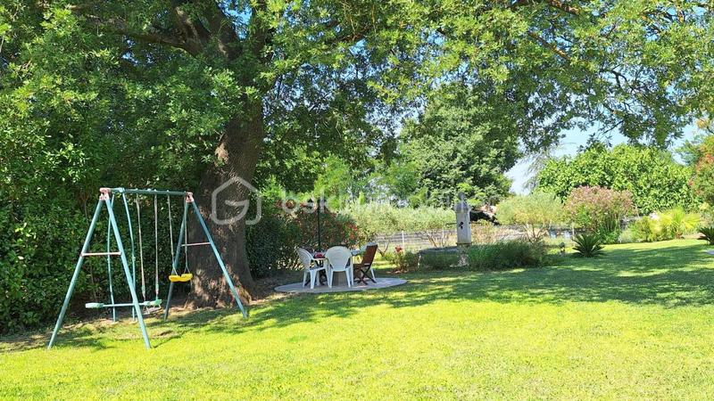 Propriété - 260 m² - 11 pièces