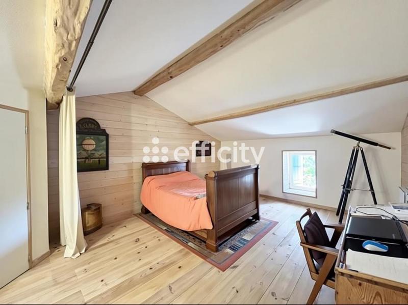 Maison - 260 m² - 10 pièces