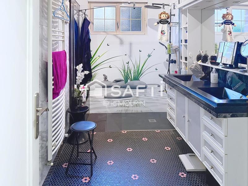 Maison - 265 m² - 10 pièces