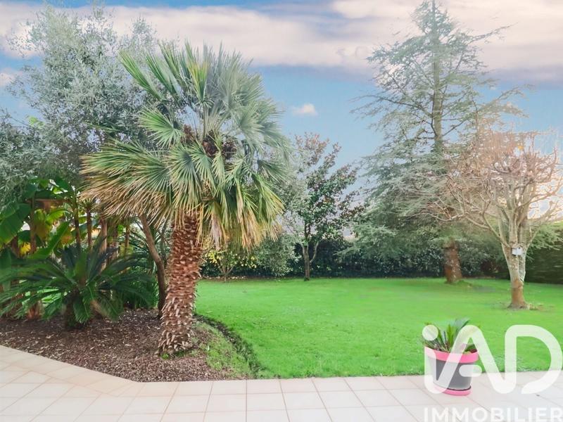 Maison - 220 m² - 7 pièces