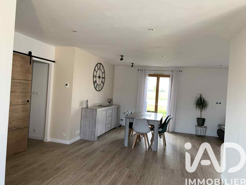 Maison - 99 m² - 5 pièces