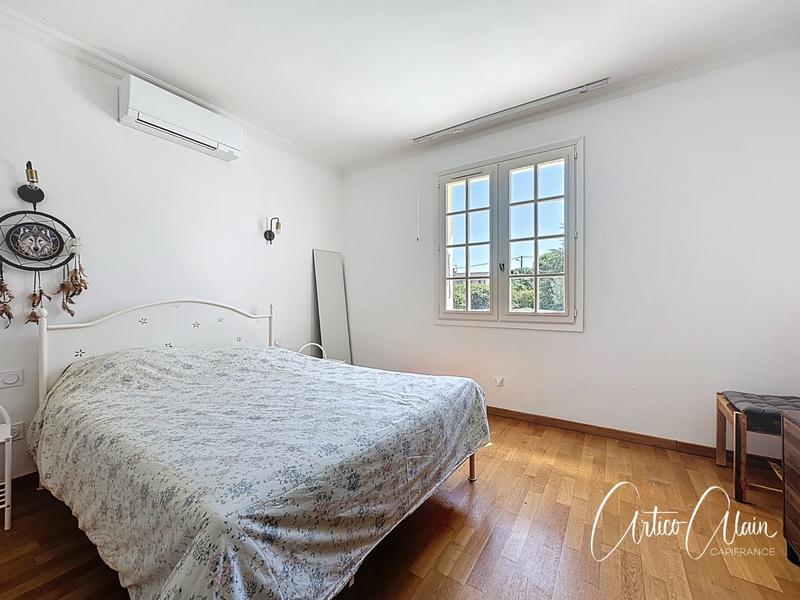 Maison - 220 m² - 7 pièces