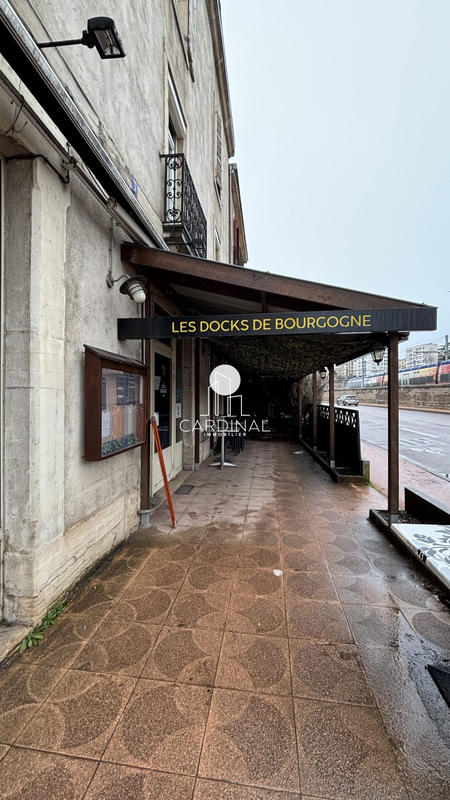 Local commercial - 117 m² - 4 pièces