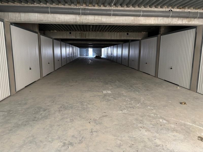 Parking / Garage - 450 m²