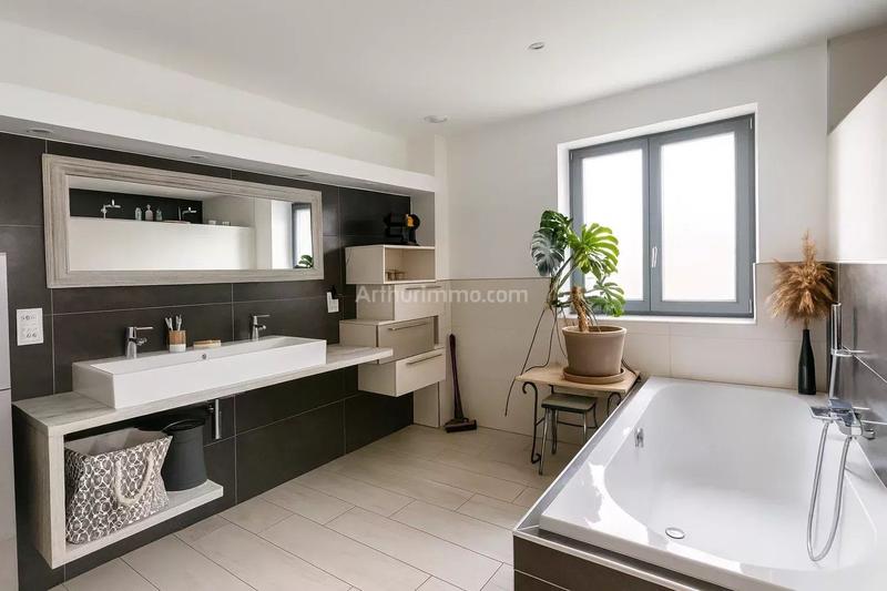 Maison - 140 m² - 5 pièces