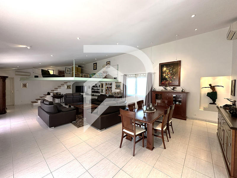 Maison - 170 m² - 6 pièces