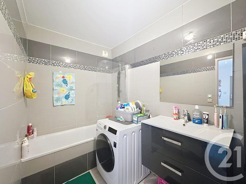 Appartement - 77 m² - 4 pièces