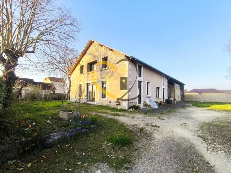 Maison de ville - 254 m² - 1 pièce