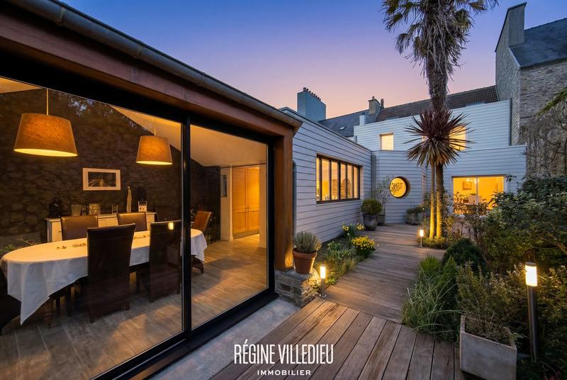 Maison - 211 m² - 10 pièces