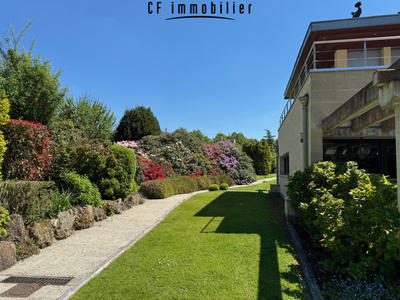 Maison - 455 m² - 9 pièces