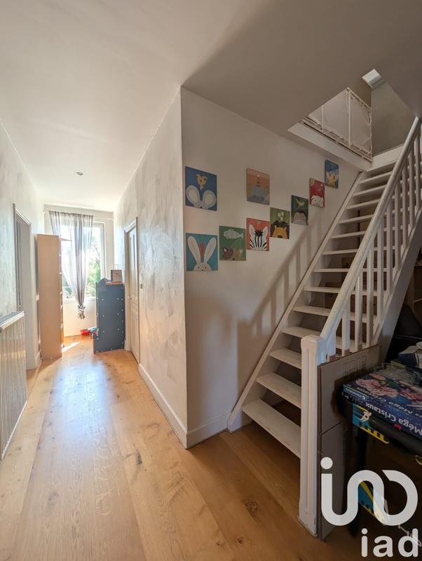 Maison - 180 m² - 9 pièces