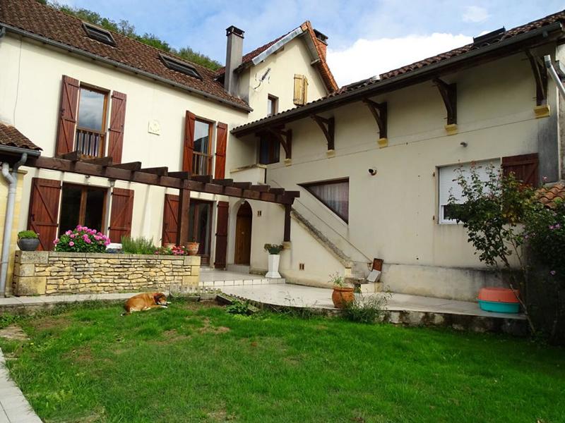 Maison - 234 m² - 11 pièces
