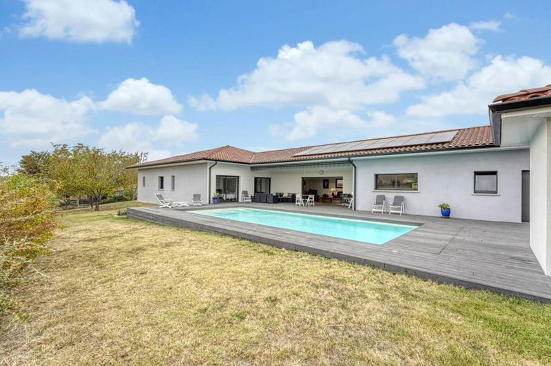 Maison - 253 m² - 6 pièces