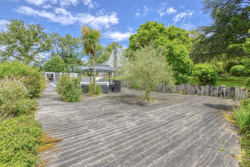 Maison - 240 m² - 7 pièces