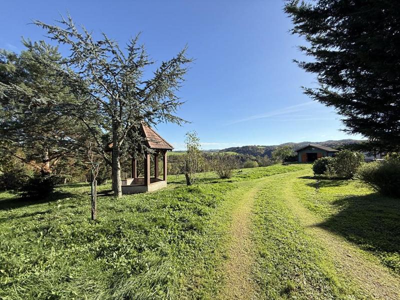 Maison - 330 m² - 8 pièces