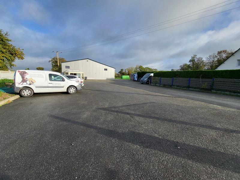 Entrepôt - 1 200 m²