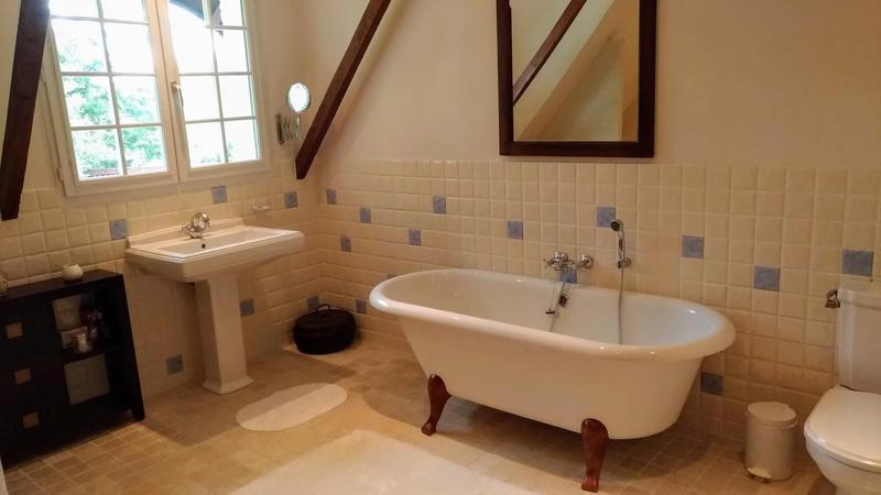 Propriété - 710 m² - 14 pièces