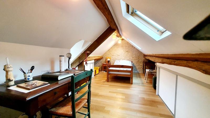 Maison - 220 m² - 7 pièces